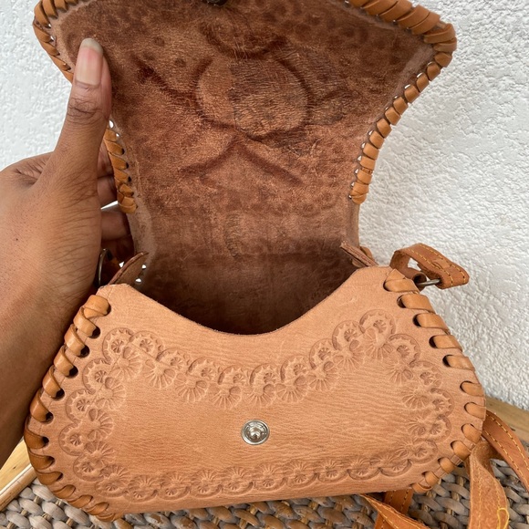 Authentic Rustic crossbody - Picture 4 of 5